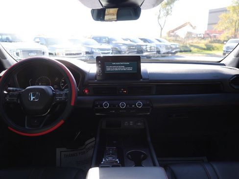 Used 2024 Honda Pilot TrailSport image 14