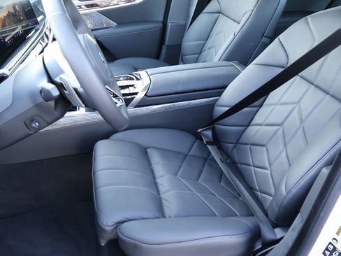 Certified 2025 BMW 760i xDrive image 45