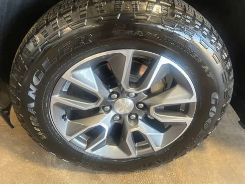 Used 2023 Chevrolet Silverado 1500 LT AWD/4WD image 8