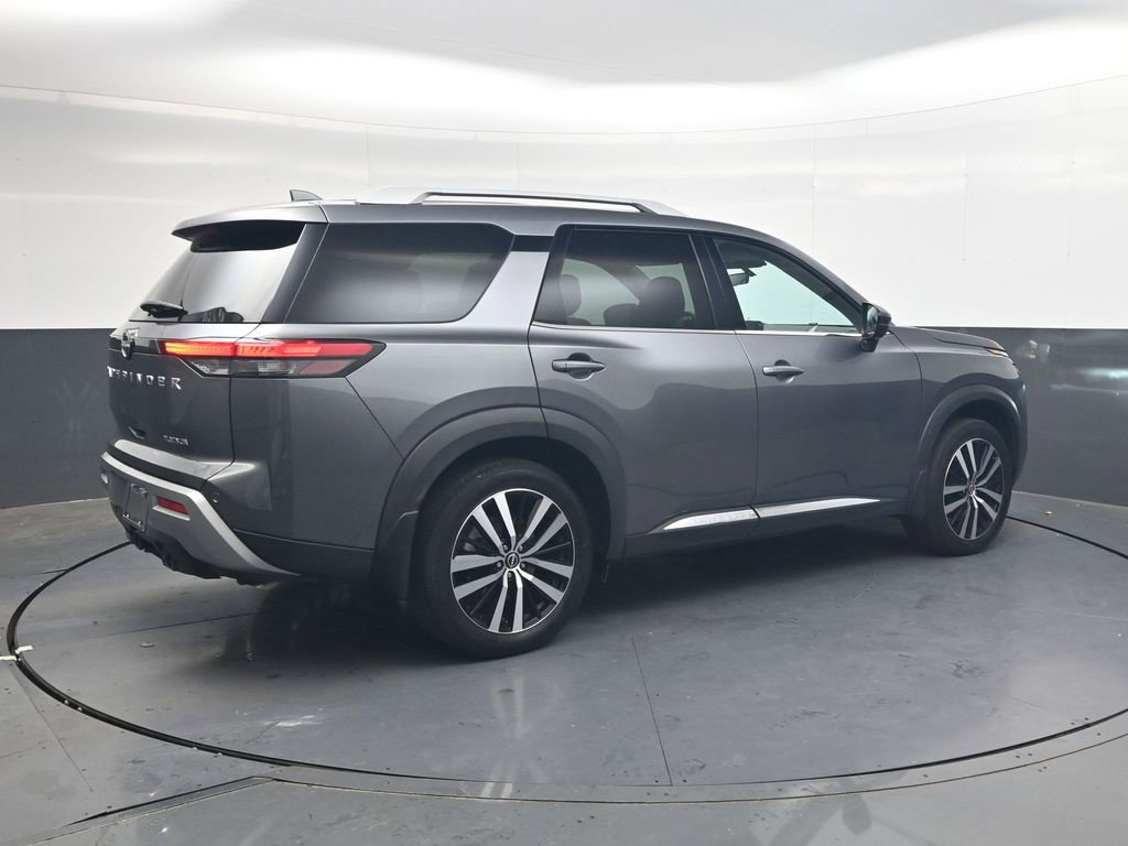 Used 2024 Nissan Pathfinder Platinum w/ Cargo Package FWD image 4