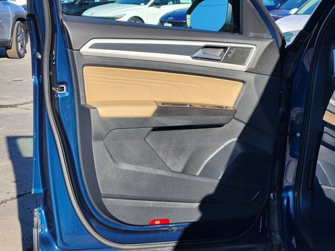 Used 2022 Volkswagen Atlas Cross Sport SE image 11