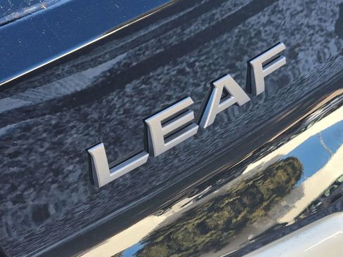 Used 2025 Nissan Leaf S image 12