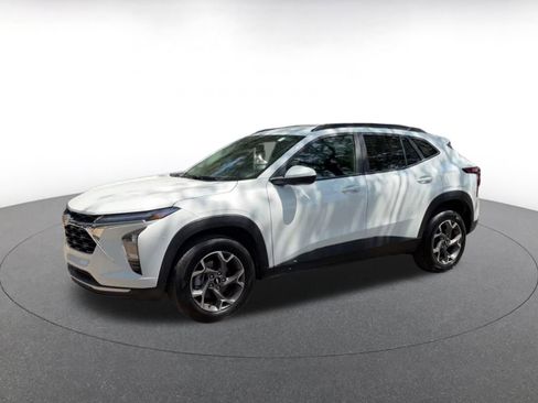 Used 2025 Chevrolet Trax LT image 8