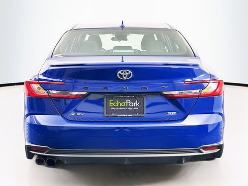 Used 2025 Toyota Camry SE image 7