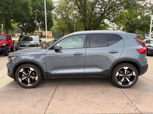 Used 2020 Volvo XC40 T5 Momentum w/ Protection Package Premier AWD/4WD image 2