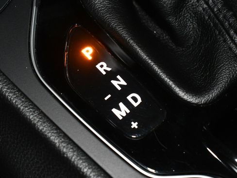 Used 2019 Jeep Cherokee Limited image 40