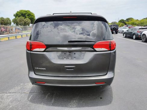 Used 2020 Chrysler Voyager Lxi image 8