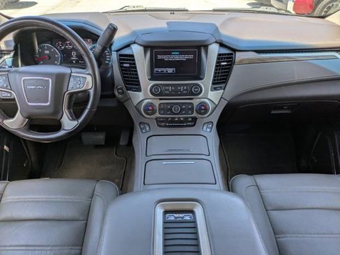 Used 2020 GMC Yukon XL Denali w/ Denali Premium Package AWD/4WD image 14