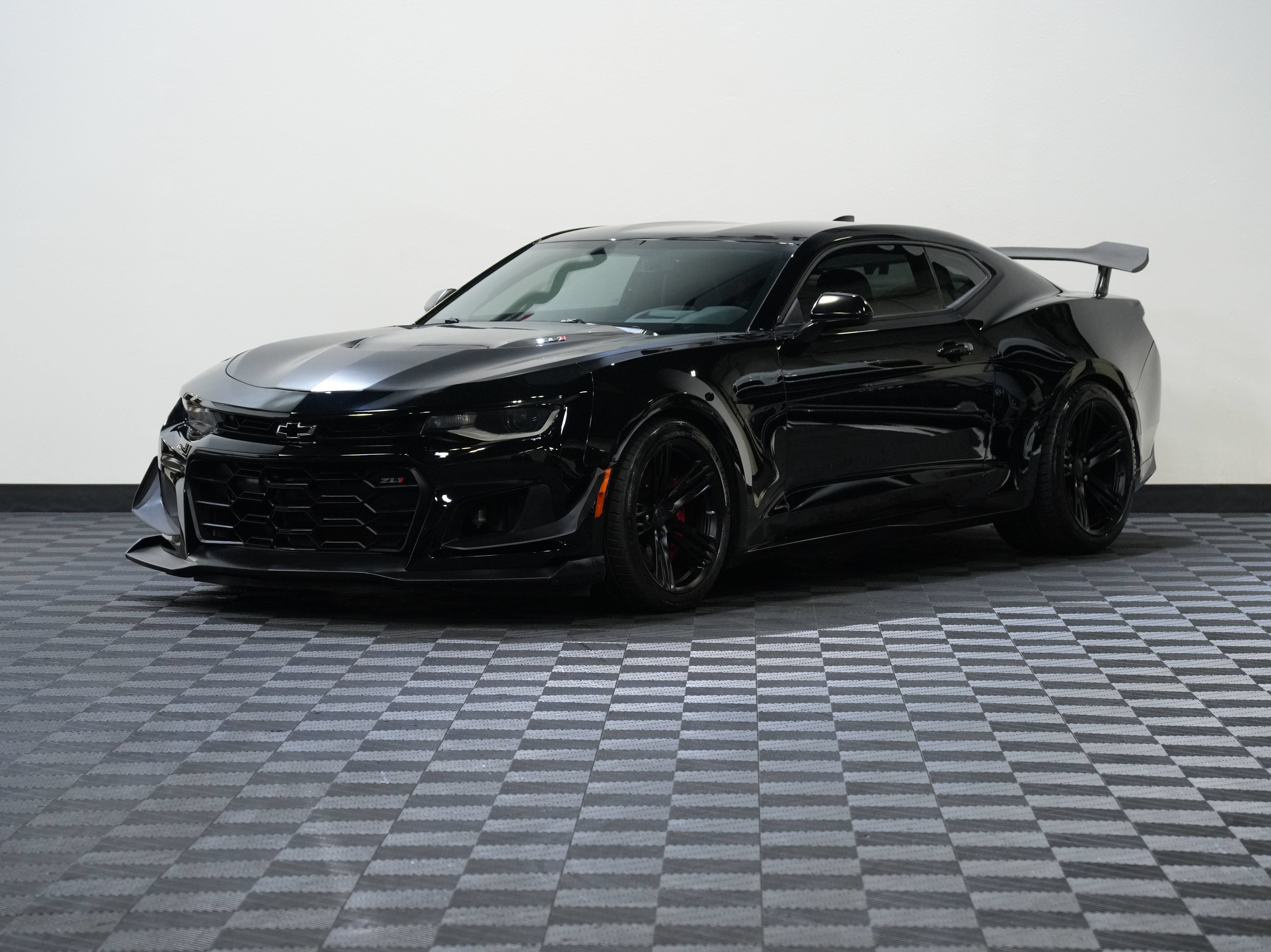 Used 2018 Chevrolet Camaro ZL1 RWD image 3