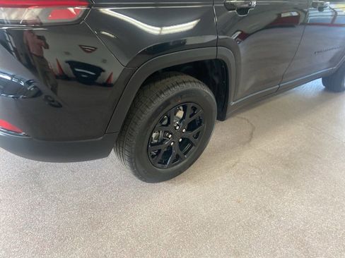 New 2025 Jeep Grand Cherokee Altitude image 16