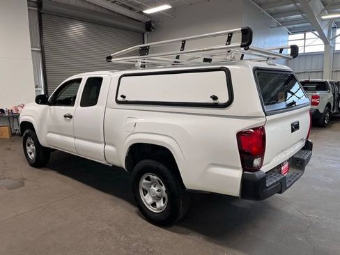 Used 2020 Toyota Tacoma SR image 5