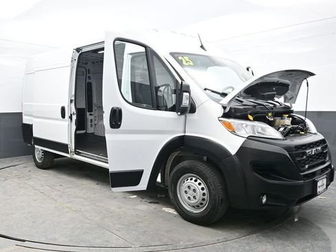 Used 2025 RAM ProMaster 2500 w/ Convenience Group image 35