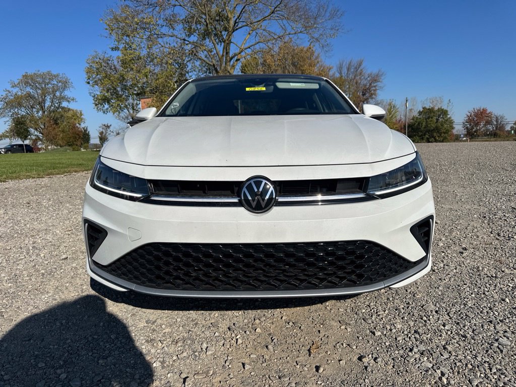 Used 2026 Volkswagen Jetta SEL FWD image 2
