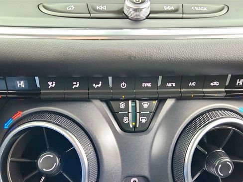 Used 2023 Chevrolet Blazer LT image 21