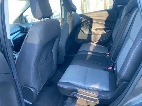 Used 2019 Ford Escape SE image 32