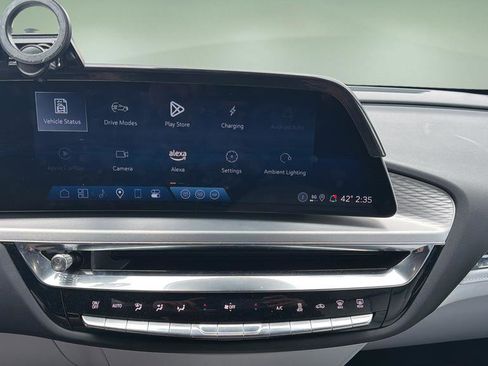 Certified 2025 Cadillac Lyriq Luxury AWD/4WD image 34