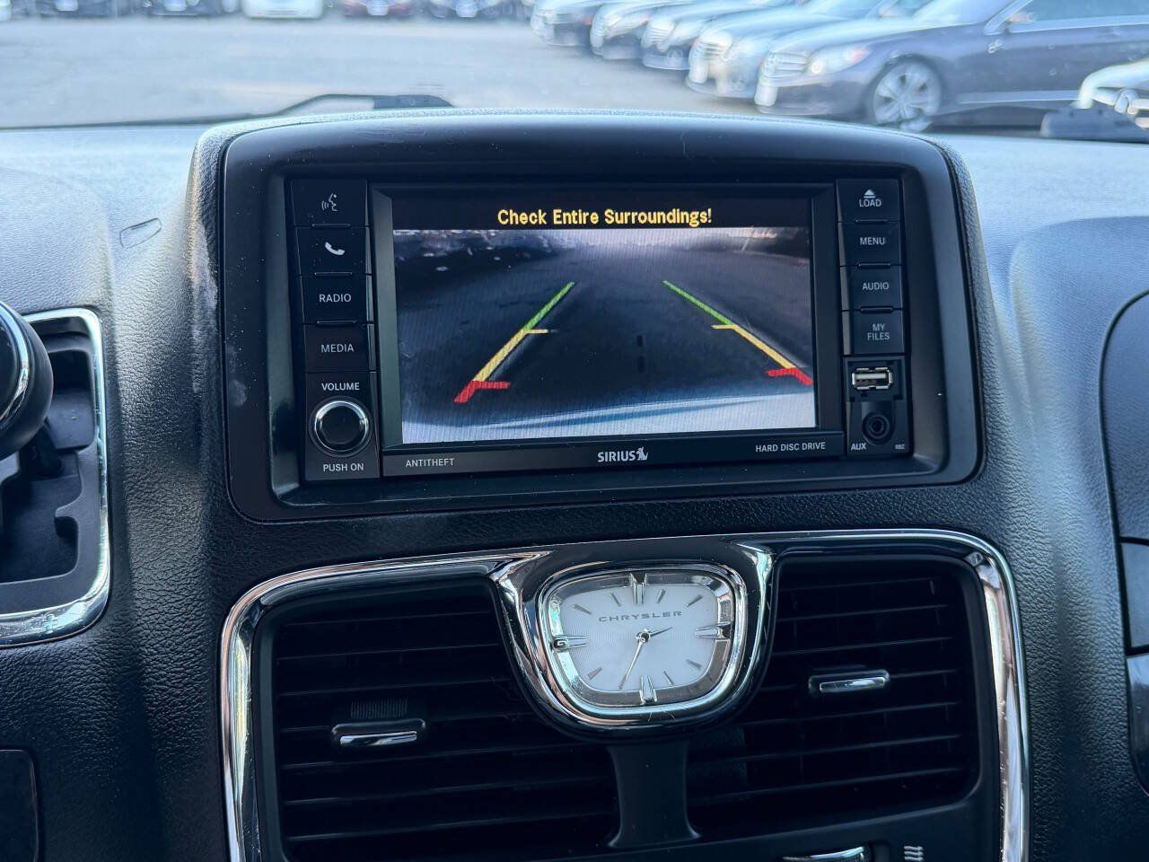 Used 2016 Chrysler Town & Country Touring FWD image 22