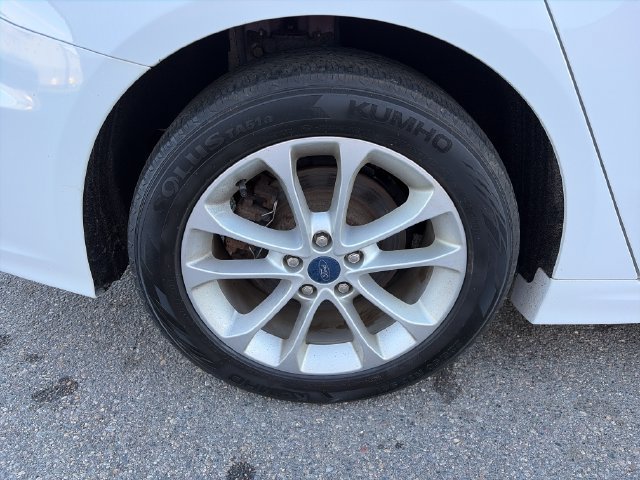 Used 2019 Ford Fusion SE FWD image 16