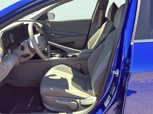 Certified 2025 Hyundai Elantra SEL image 12