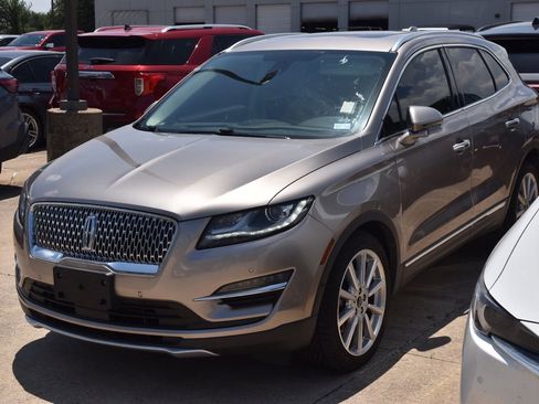 Used 2019 Lincoln MKC Reserve w/ MKC Technology Package FWD image 2