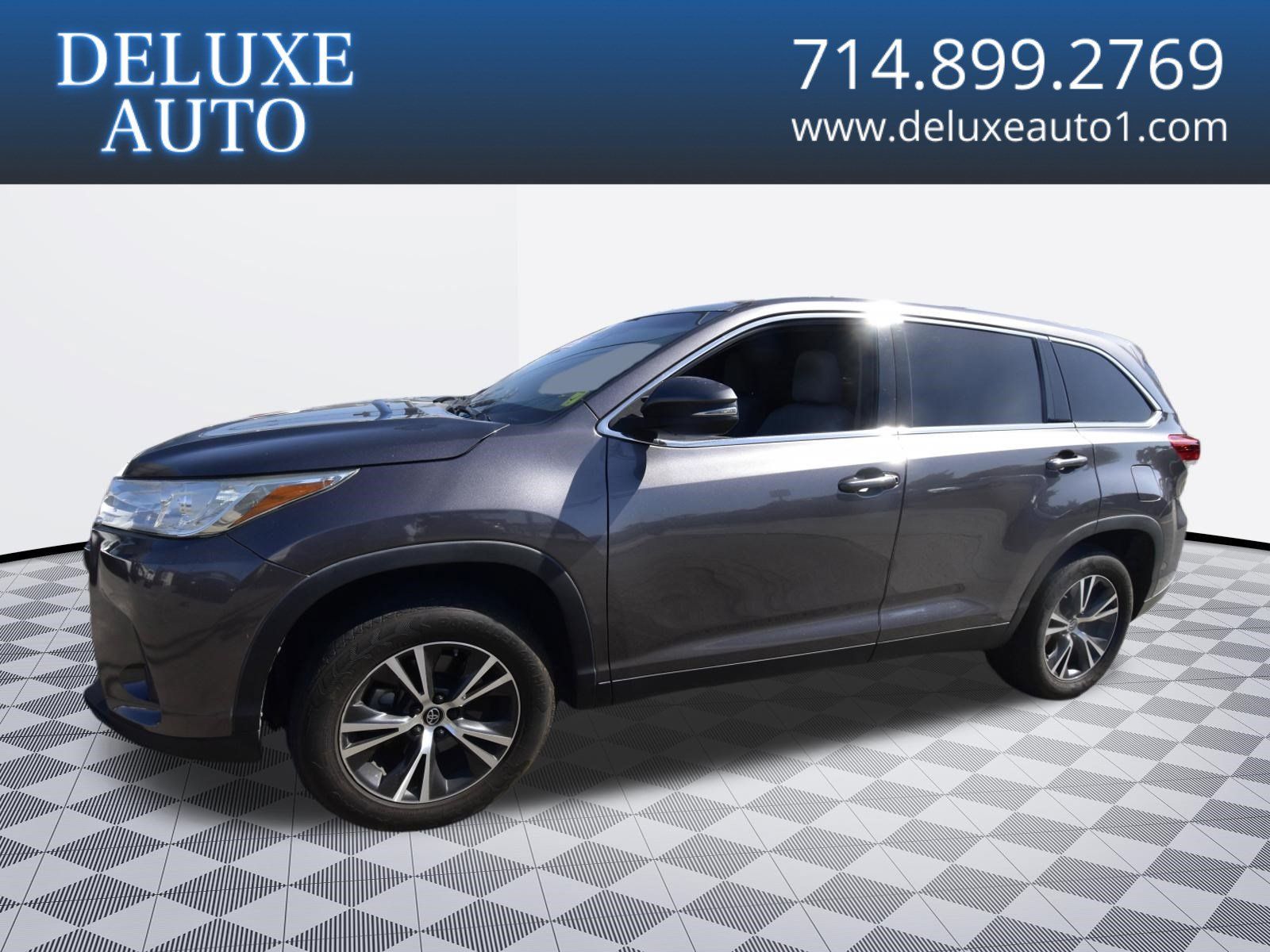 Used 2019 Toyota Highlander LE w/ Carpet Mat Package (TMS) FWD image 1