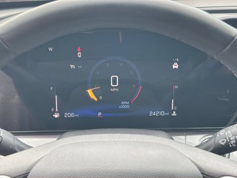 Used 2025 Chevrolet Trax LT w/ LT Convenience Package FWD image 39