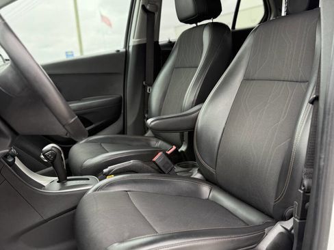 Used 2017 Chevrolet Trax LT w/ LT Convenience Package AWD/4WD image 10