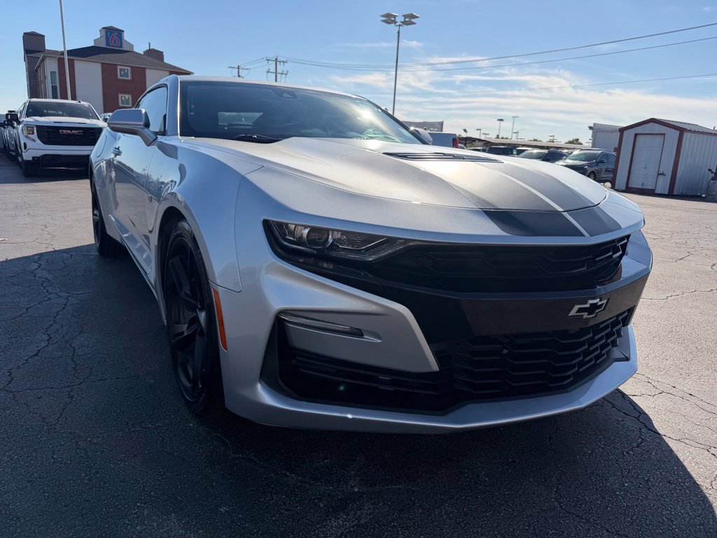 Used 2019 Chevrolet Camaro SS RWD image 4