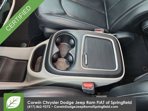 Certified 2023 Chrysler Pacifica Touring-L image 29