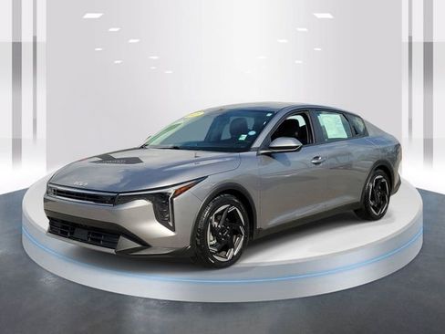 Used 2025 Kia K4 EX image 3