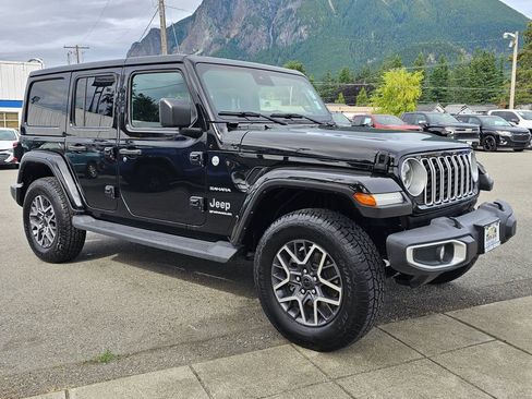 Used 2024 Jeep Wrangler Unlimited Sahara AWD/4WD image 3