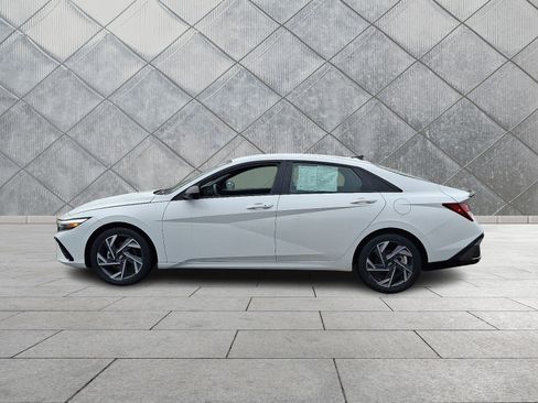 Certified 2025 Hyundai Elantra Sport image 4