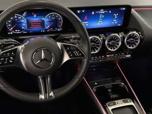 Used 2025 Mercedes-Benz GLA 250 4MATIC image 23