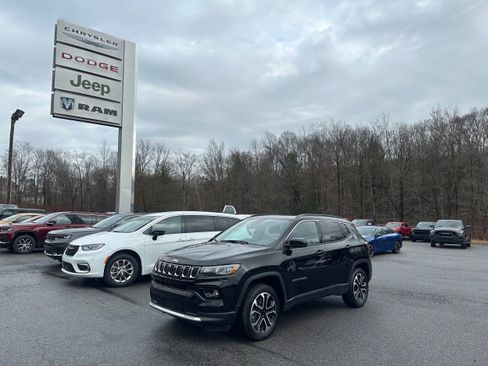 Used 2024 Jeep Compass Limited w/ Sun and Sound Group image 1