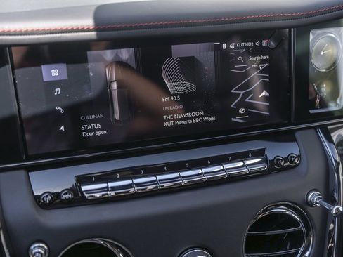 New 2026 Rolls-Royce Cullinan Black Badge AWD/4WD image 38