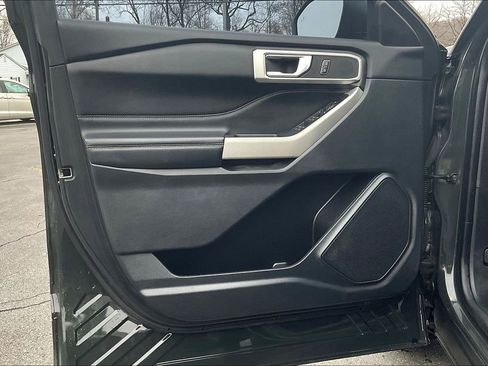 Used 2022 Ford Explorer XLT w/ Equipment Group 202A image 22