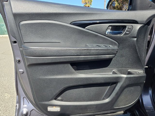 Used 2021 Honda Pilot Touring image 9