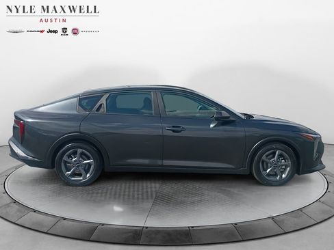 Used 2025 Kia K4 LXS image 17