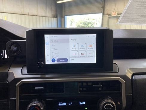 Used 2025 Toyota Tacoma SR5 AWD/4WD image 40