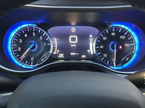 Used 2022 Chrysler Pacifica Touring-L image 27