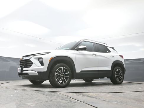 Used 2025 Chevrolet TrailBlazer LT w/ Driver Confidence Package image 52