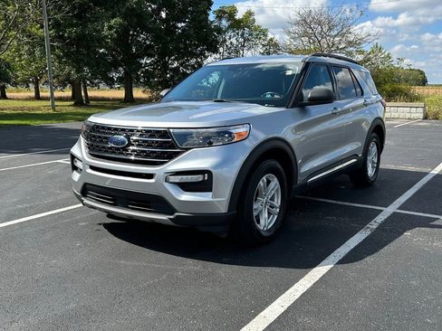 Used 2021 Ford Explorer XLT w/ Equipment Group 202A image 3