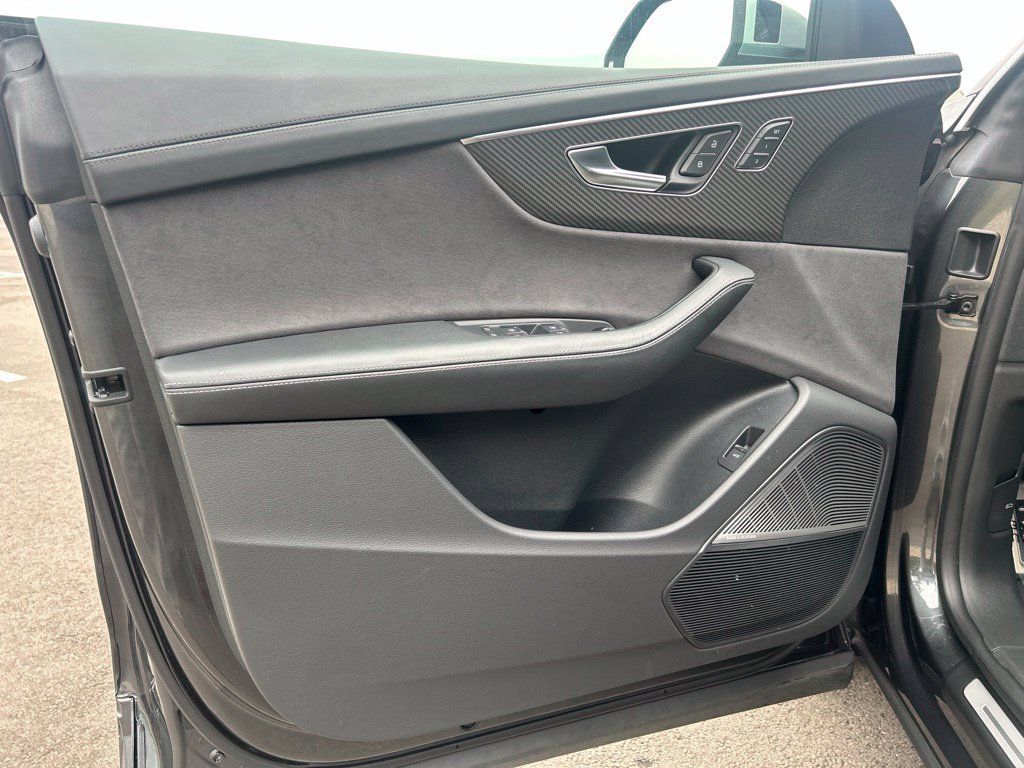 Certified 2024 Audi SQ8 Prestige AWD/4WD image 22