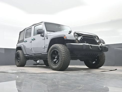 Used 2018 Jeep Wrangler Unlimited Sport S AWD/4WD image 33