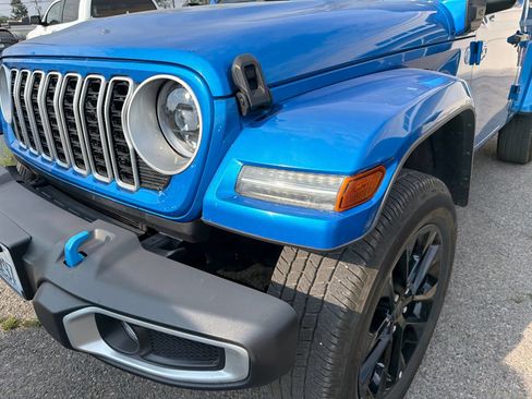 Used 2024 Jeep Wrangler Unlimited Sahara AWD/4WD image 2