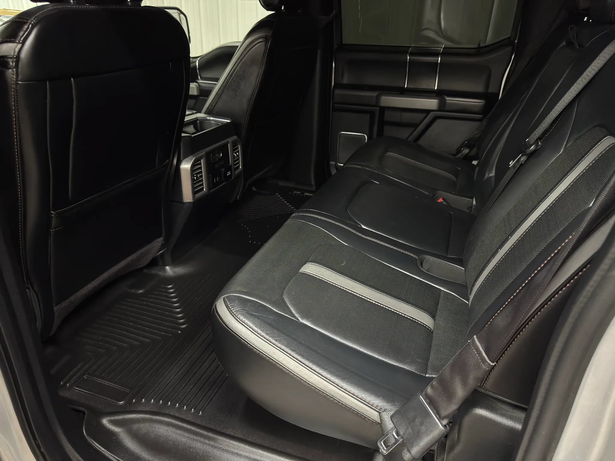 Used 2018 Ford F150 Platinum w/ Equipment Group 701A Luxury AWD/4WD image 11
