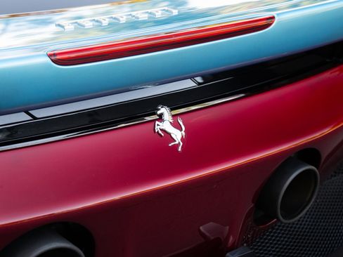 Used 2024 Ferrari SF90 Spider image 27