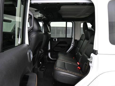 Used 2022 Jeep Wrangler Unlimited Sahara AWD/4WD image 17