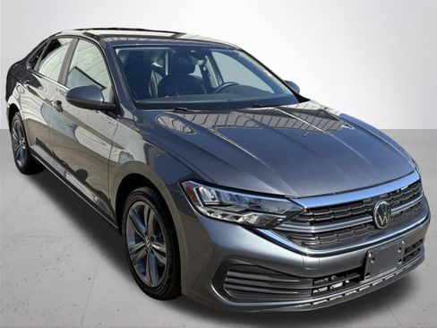 Used 2024 Volkswagen Jetta SE image 5