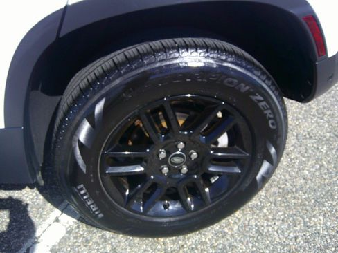 Used 2023 Land Rover Defender 110 S image 13